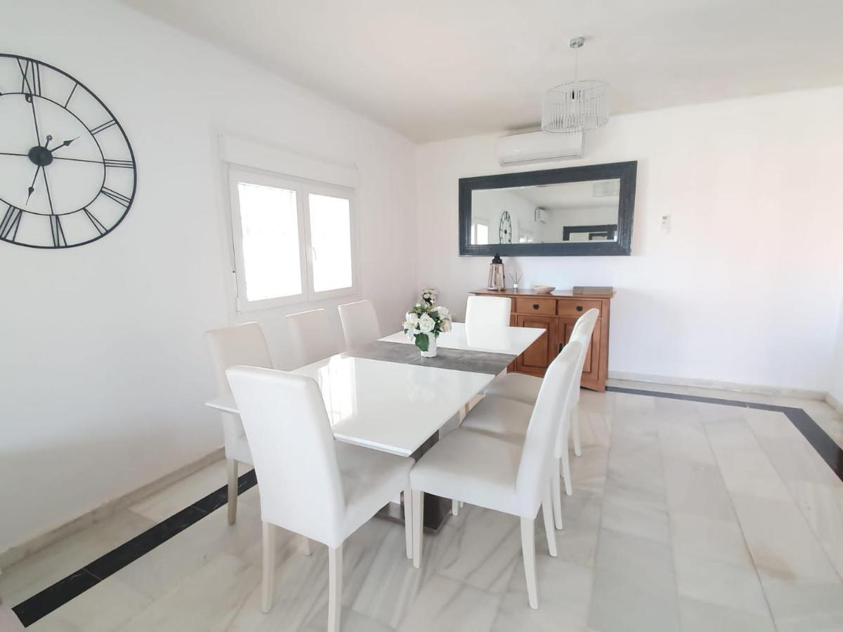 Beautiful 5 Bedroom Villa, Sea Views, Private Pool, Estepona Newly Refurbished 외부 사진